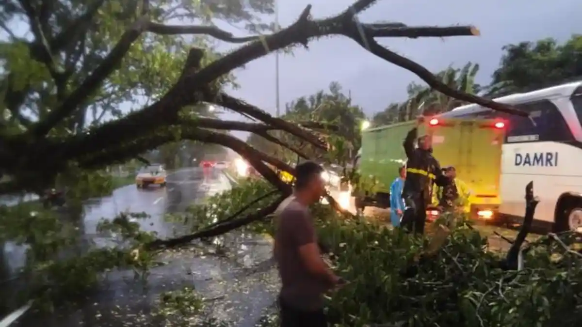 Update Banjir Pangkep–Barru: Air Belum Surut, Kilometer 78–86 Macet Total