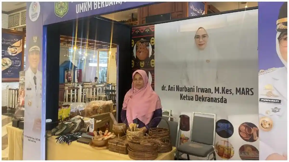 Dekranasda Lutim Jajakan Kerajinan Anyaman Eceng Gondok di Makkunrai 2026