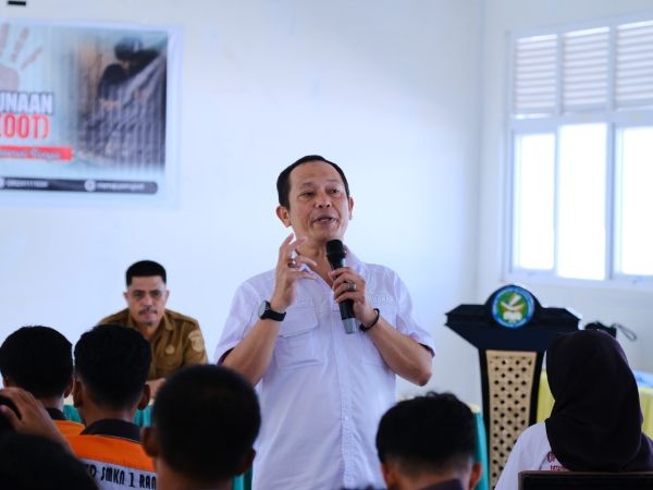 BPOM Mamuju Edukasi Bahaya Penyalahgunaan Obat-obatan di SMKN 1 Rangas