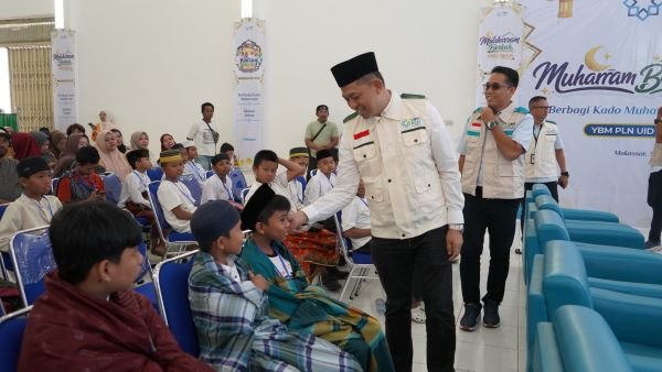 YBM PLN UID Sulselrabar Gelar Khitanan Massal dan Berbagi Kado Anak Yatim Dhuafa